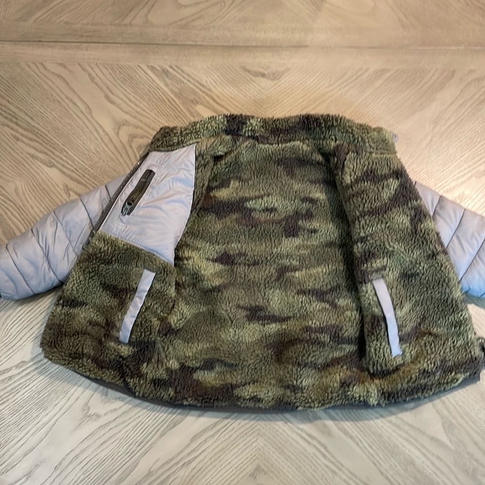 GAP 	
Toddler 100% Recycled Nylon Reversible Sherpa Jacket 3T